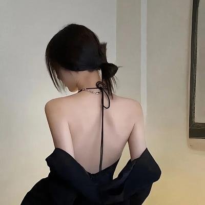 艳妻扮婢记